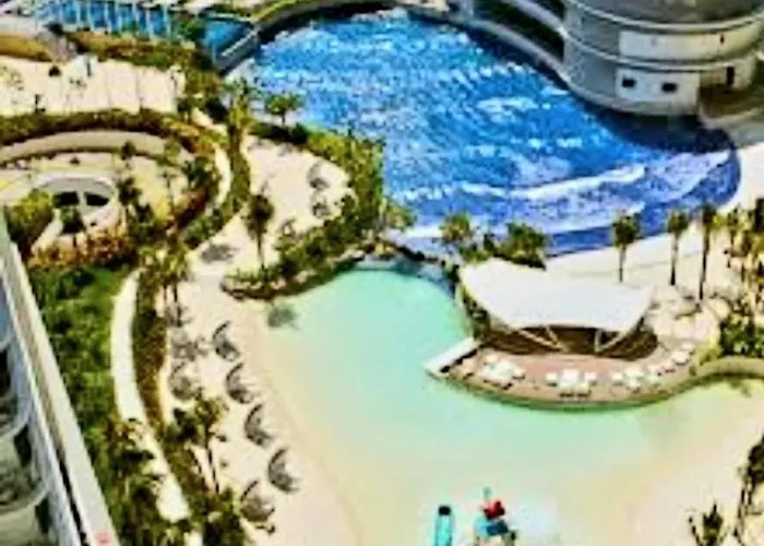 Azure 1br Next To Mall, Near & Airport *
