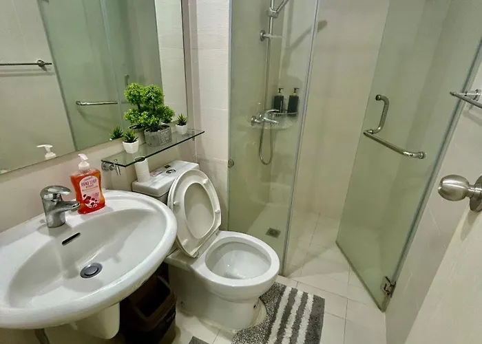 Azure 1br Next To Mall, Near & Airport Manila