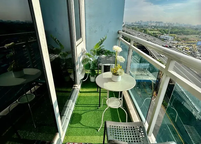 Azure 1br Next To Mall, Near & Airport Apartment