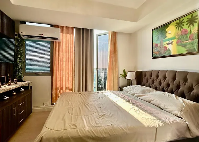 Azure 1br Next To Mall, Near & Airport Apartment *