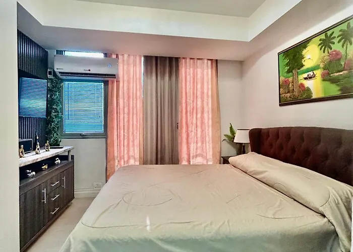 Apartment Azure 1br Next To Mall, Near & Airport Manila