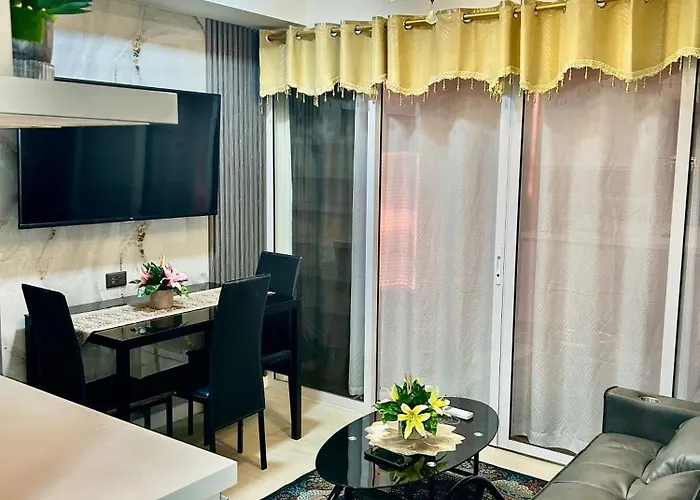 Azure 1br Next To Mall, Near & Airport Apartment