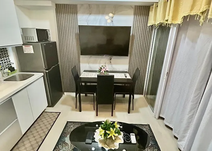 Azure 1br Next To Mall, Near & Airport Apartment *
